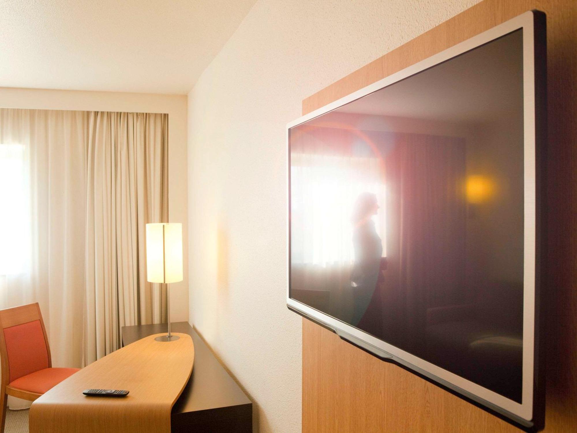 Novotel Saint-Quentin En Yvelines Magny-les-Hameaux Exterior photo